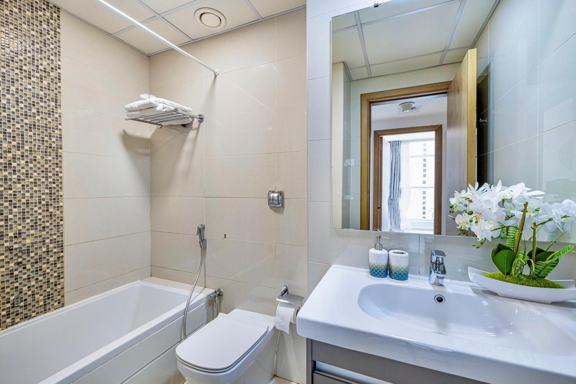 5 Star Serviced Apartment With Beach Access In The Heart Of Dubai Marina Free Welcome Gift Box Upon Arrival 외부 사진